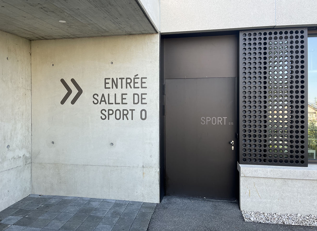 CI/Signage